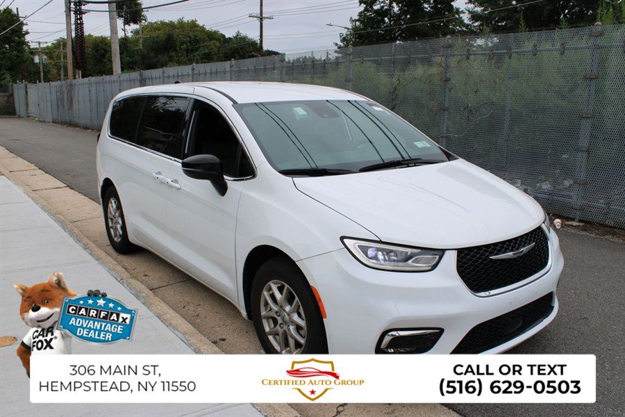 Used 2025 Chrysler Pacifica Select FWD image 4