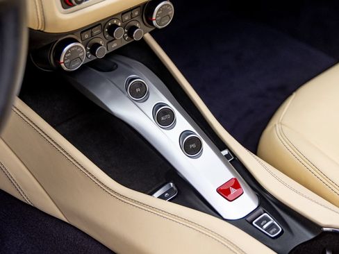 Used 2016 Ferrari California T RWD image 30