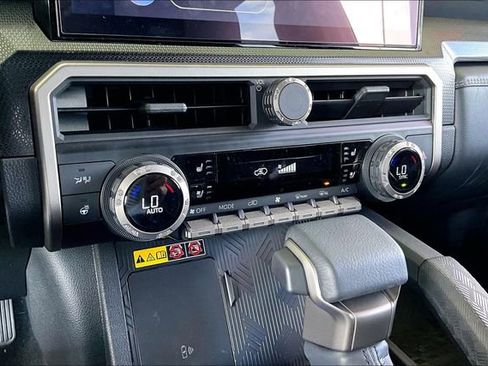 Used 2025 Toyota 4Runner Limited AWD/4WD image 23