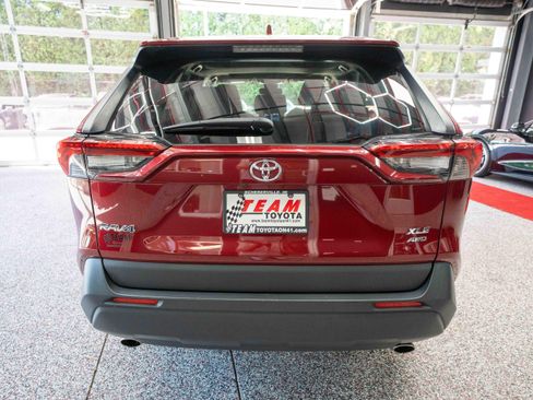 Used 2019 Toyota RAV4 XLE w/ Convenience Package AWD/4WD image 3