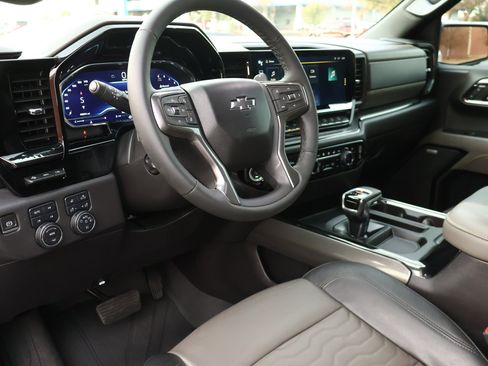 Used 2023 Chevrolet Silverado 1500 ZR2 w/ Technology Package image 3