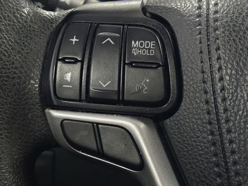 Certified 2019 Toyota Highlander LE FWD image 29