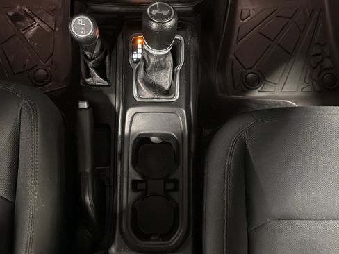 Used 2020 Jeep Wrangler Unlimited Sport S image 30