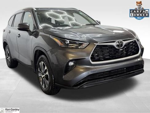Used 2023 Toyota Highlander XLE FWD image 1