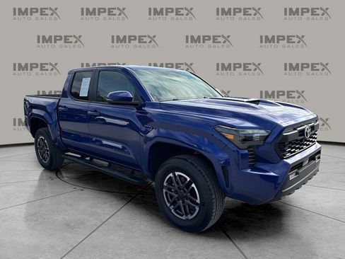 Used 2024 Toyota Tacoma TRD Sport w/ TRD Sport Upgrade Package image 7
