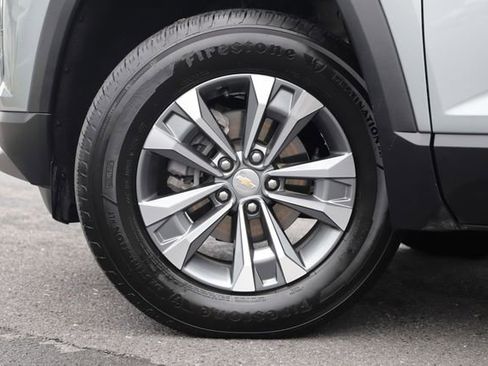 Used 2026 Chevrolet Equinox LT FWD image 2
