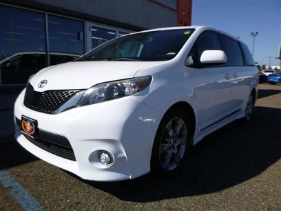 Used 2012 Toyota Sienna SE