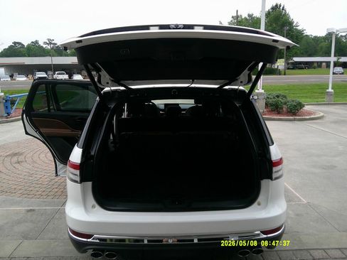 Used 2022 Lincoln Aviator Reserve w/ Class IV Trailer Tow Package AWD/4WD image 14