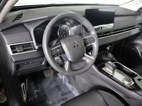 New 2026 Mitsubishi Outlander ES image 25