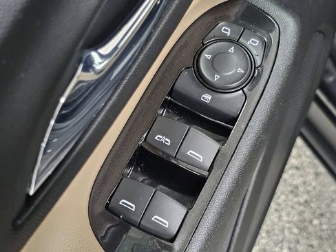 Used 2022 Chevrolet Equinox Premier AWD/4WD image 33