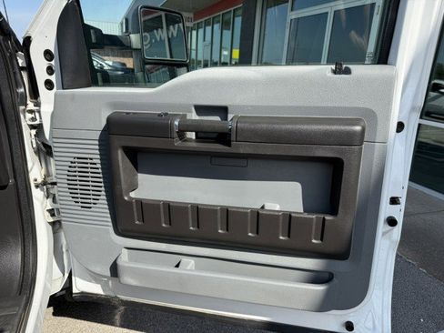 Used 2015 Ford F550 4x4 Regular Cab Super Duty image 21