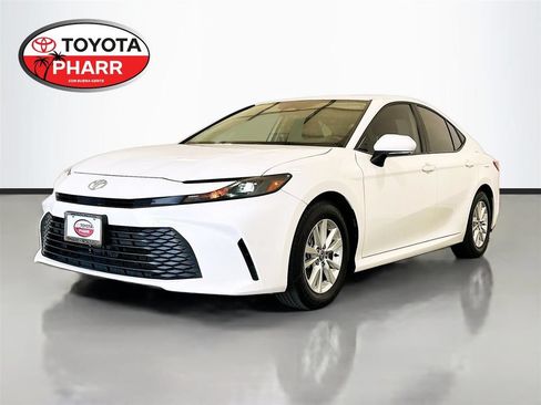 Used 2025 Toyota Camry LE w/ Convenience Package FWD image 1