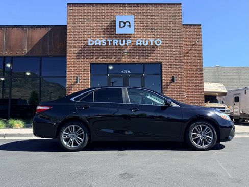 Used 2015 Toyota Camry SE FWD image 7