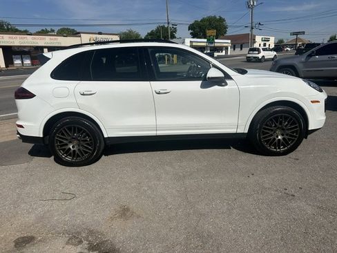 Used 2017 Porsche Cayenne Platinum Edition image 4