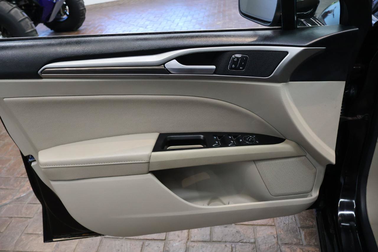 Used 2020 Ford Fusion SEL FWD image 12