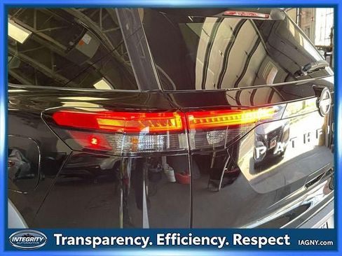 Certified 2024 Nissan Pathfinder SL AWD/4WD image 11