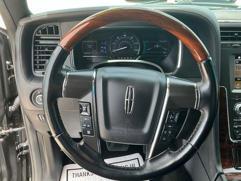 Used 2017 Lincoln Navigator Reserve image 44