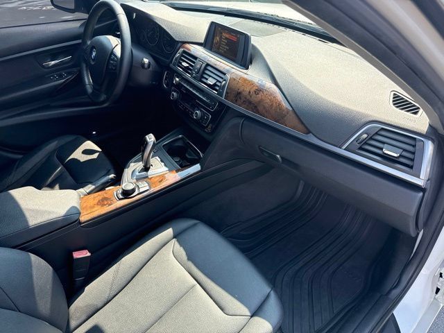 Used 2017 BMW 320i xDrive Sedan AWD/4WD image 13