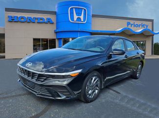 Used 2024 Hyundai Elantra SEL image 1