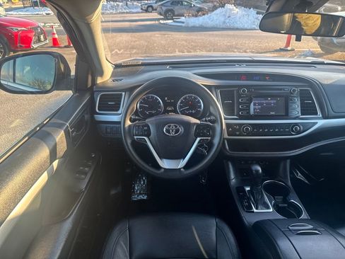 Used 2019 Toyota Highlander LE image 13