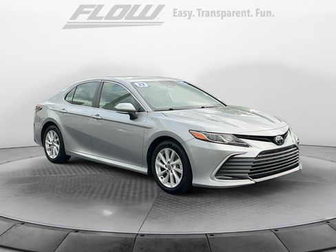 Used 2022 Toyota Camry LE w/ Convenience Package FWD image 1