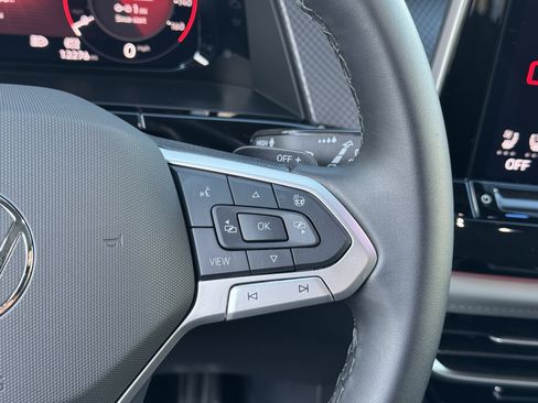 Certified 2025 Volkswagen Atlas Peak Edition SE image 21