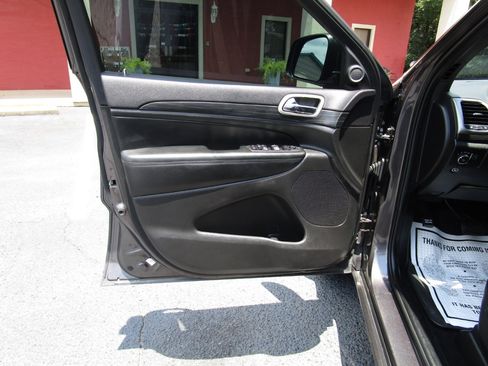 Used 2020 Jeep Grand Cherokee Altitude image 19