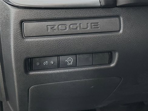 Used 2023 Nissan Rogue S AWD/4WD image 14