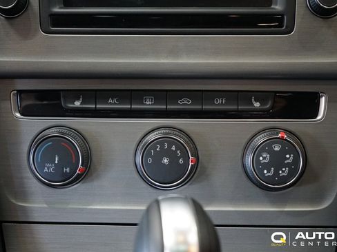 Used 2017 Volkswagen Golf SE image 23