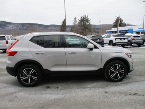 Certified 2023 Volvo XC40 B5 Core w/ Convenience Package image 4