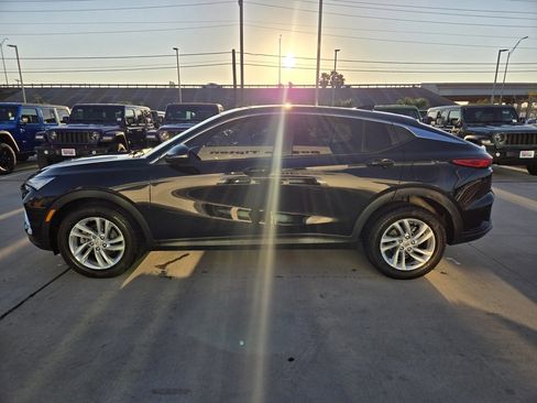 Used 2024 Buick Envista Preferred w/ Convenience I Package image 4