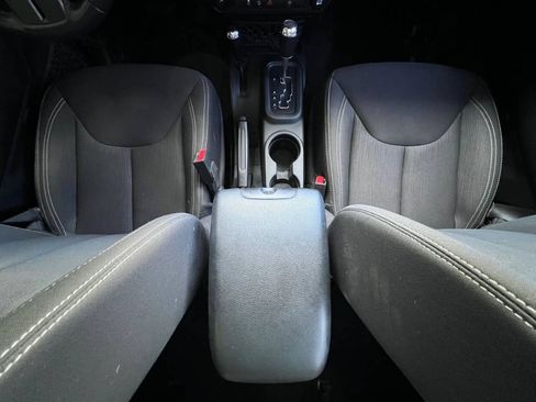 Used 2017 Jeep Wrangler Unlimited Sahara AWD/4WD image 24