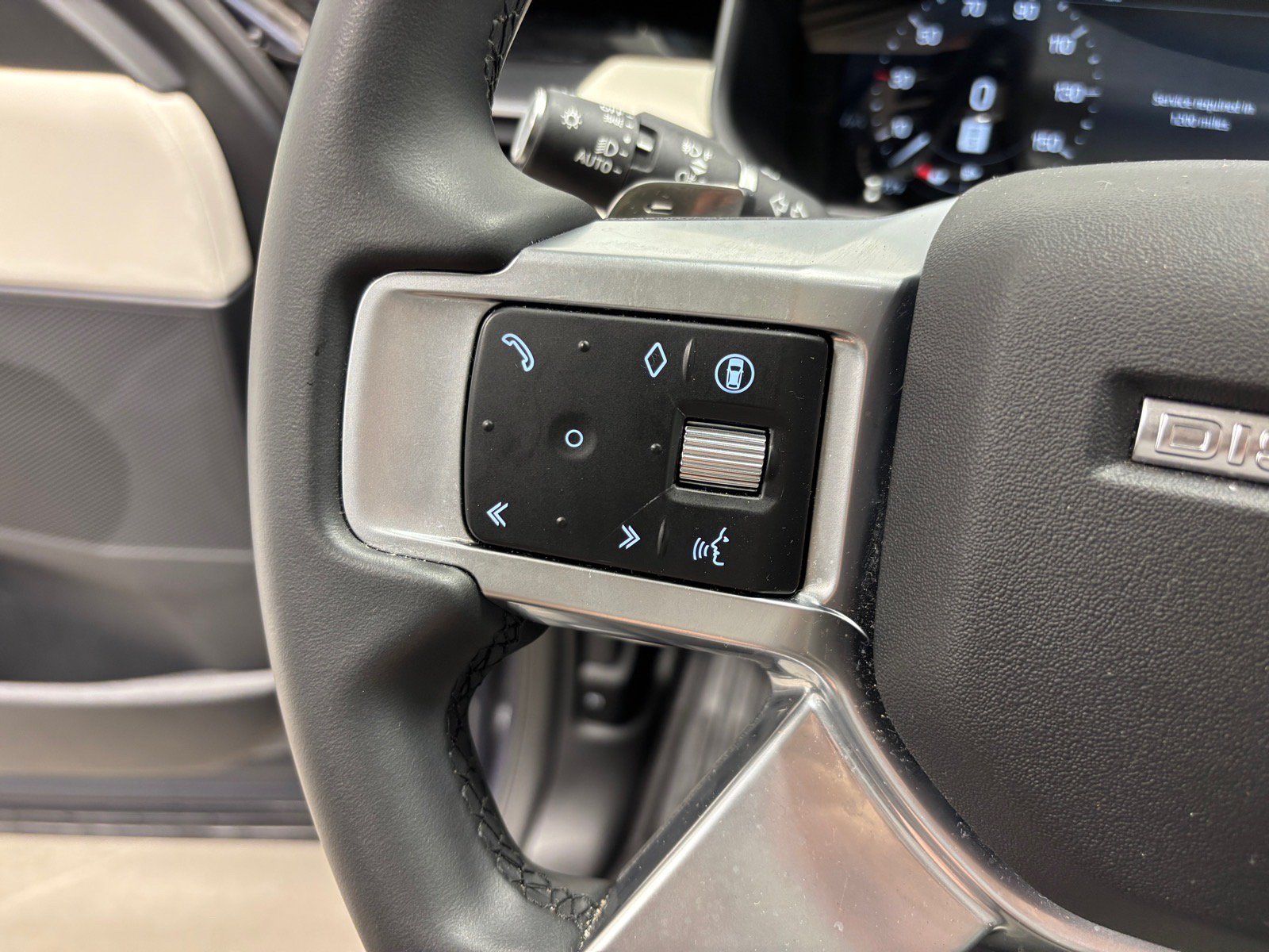 New 2025 Land Rover Discovery S AWD/4WD image 21