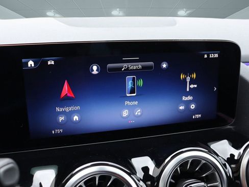 New 2025 Mercedes-Benz GLA 250 image 40