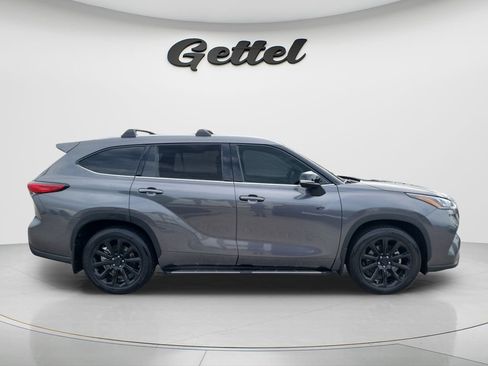 Used 2023 Toyota Highlander Limited FWD image 4