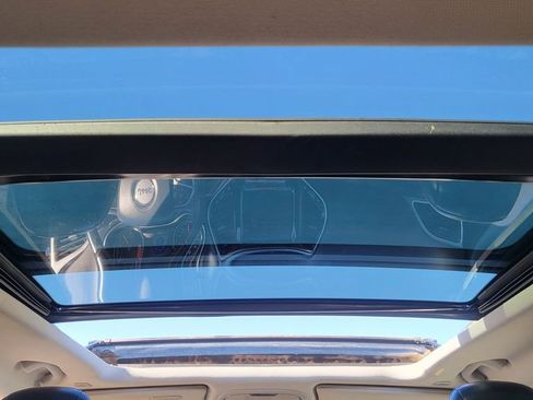 Used 2019 Jeep Cherokee Limited image 39