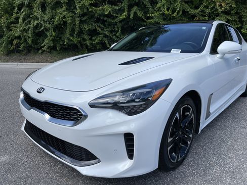 Used 2018 Kia Stinger Premium RWD image 5