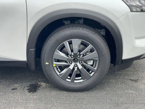 New 2025 Nissan Pathfinder SV image 18