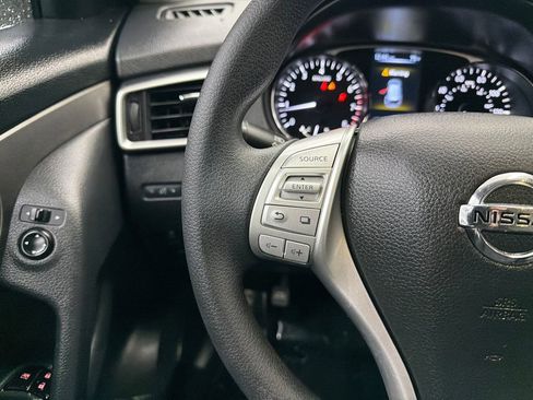 Used 2016 Nissan Rogue SV FWD image 24