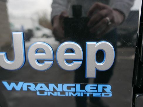 Used 2021 Jeep Wrangler Unlimited Rubicon 4xe w/ Cold Weather Group AWD/4WD image 25