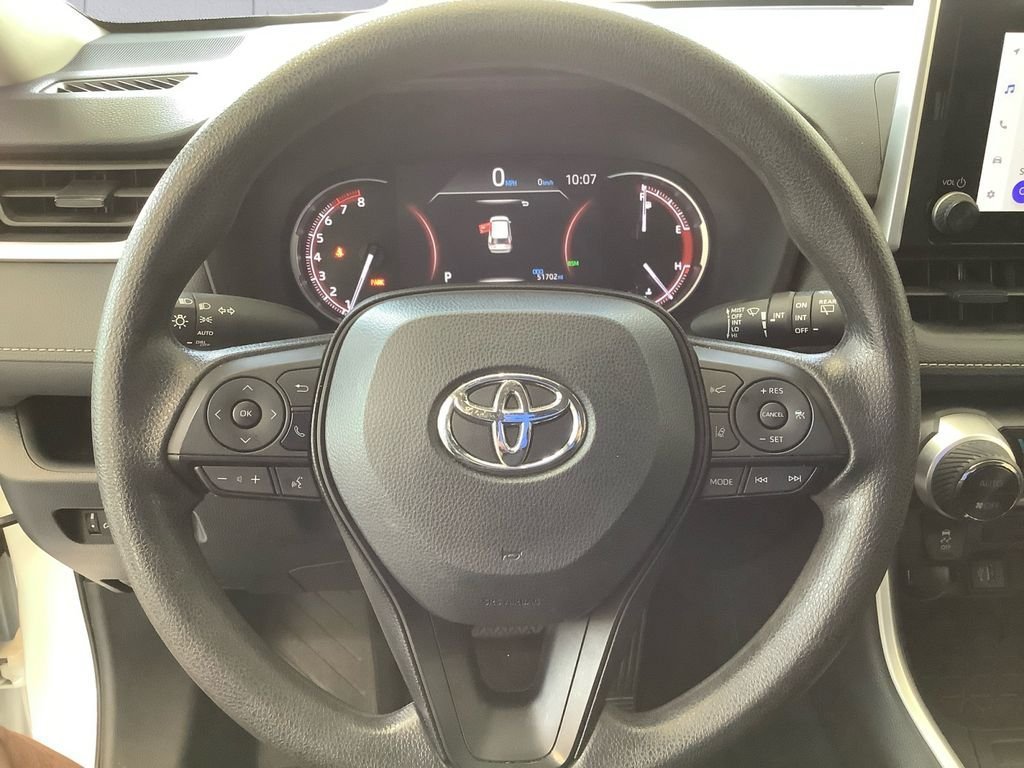 Used 2020 Toyota RAV4 XLE Premium AWD/4WD image 4
