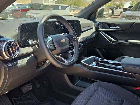 Used 2025 Chevrolet Equinox LT FWD image 10