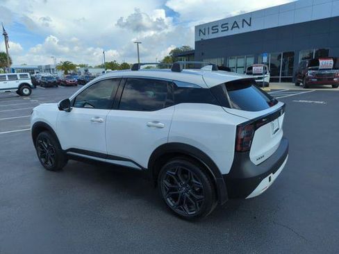 Certified 2025 Nissan Kicks SR FWD image 9