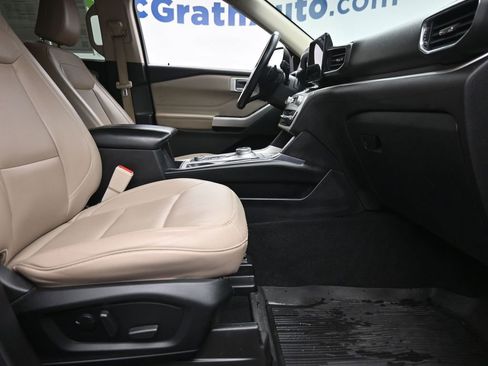 Used 2021 Ford Explorer XLT w/ Equipment Group 202A image 7