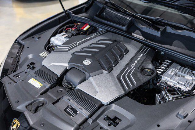 Used 2022 Lamborghini Urus AWD/4WD image 33