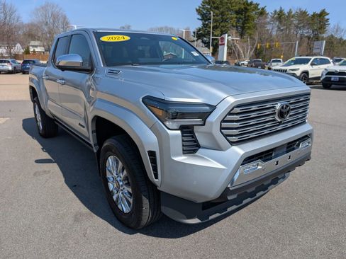 Used 2024 Toyota Tacoma Limited AWD/4WD image 8