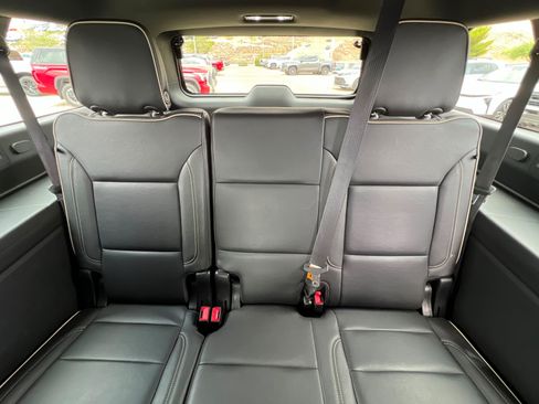 Used 2024 GMC Yukon XL SLT w/ SLT Luxury Package AWD/4WD image 23