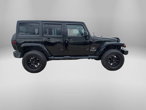 Used 2018 Jeep Wrangler Unlimited Sahara w/ Dual Top Group AWD/4WD image 31