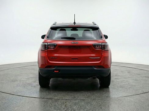 Used 2025 Jeep Compass Trailhawk AWD/4WD image 7