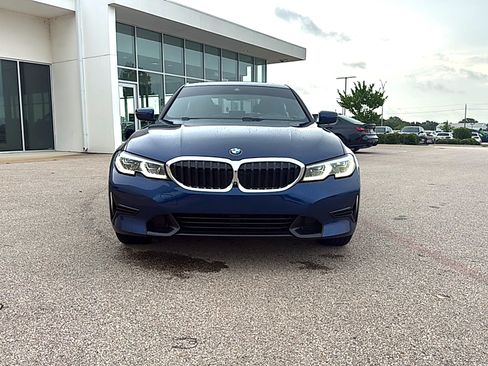 Used 2019 BMW 330i xDrive Sedan w/ Premium Package AWD/4WD image 2